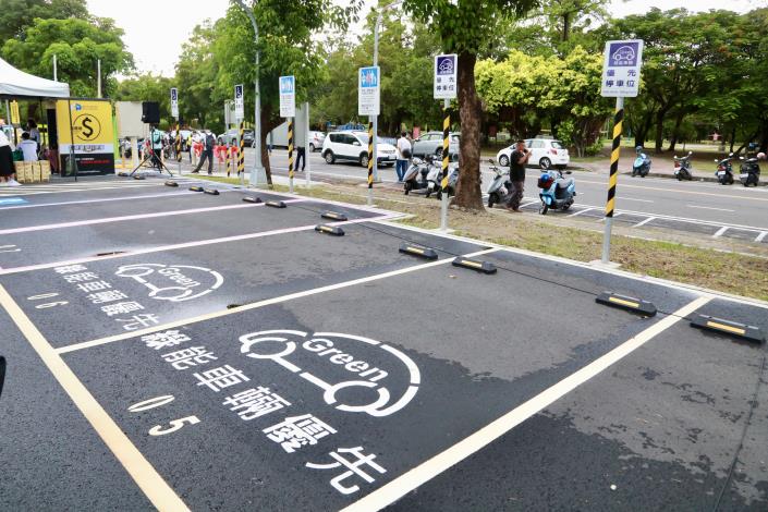 台南持續活化利用公有閒置土地 黃偉哲主持新建路停車場完工啟用