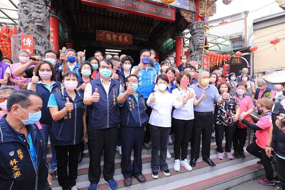 太平太和宮造福鄉里  盧秀燕贈匾「聖德顯赫」致謝...