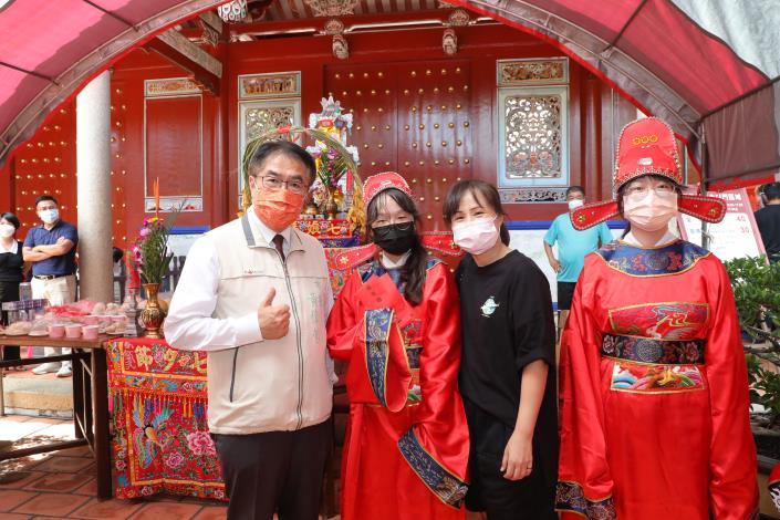 台南孔廟舉辦成年禮傳統習俗「做十六歲」活動  黃偉哲祝福學子成長並承擔責任