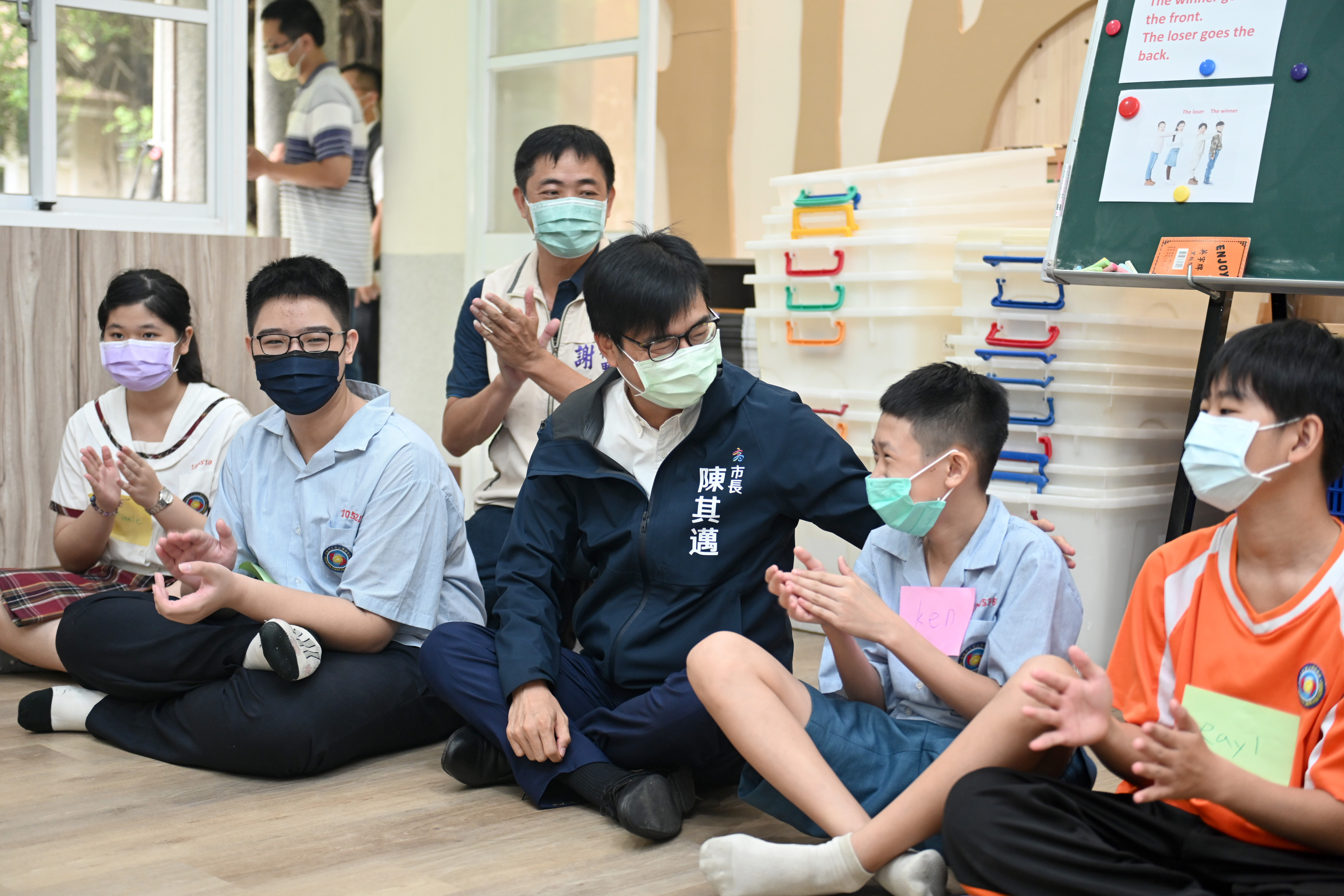 開學首日 陳其邁視察校園防疫及班班有冷氣、校校有雙語
