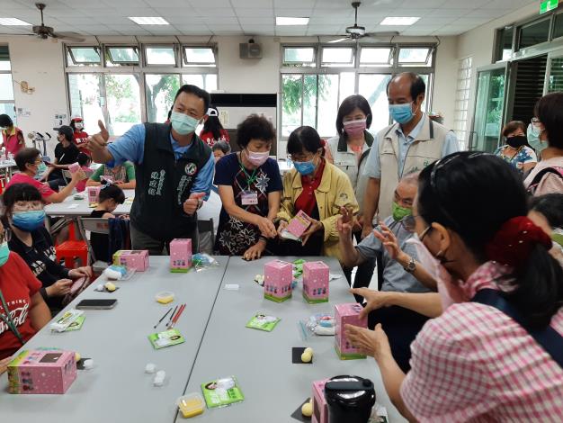 南市社區照顧關懷據點青銀共創家庭日 祖孫同樂享幸福...