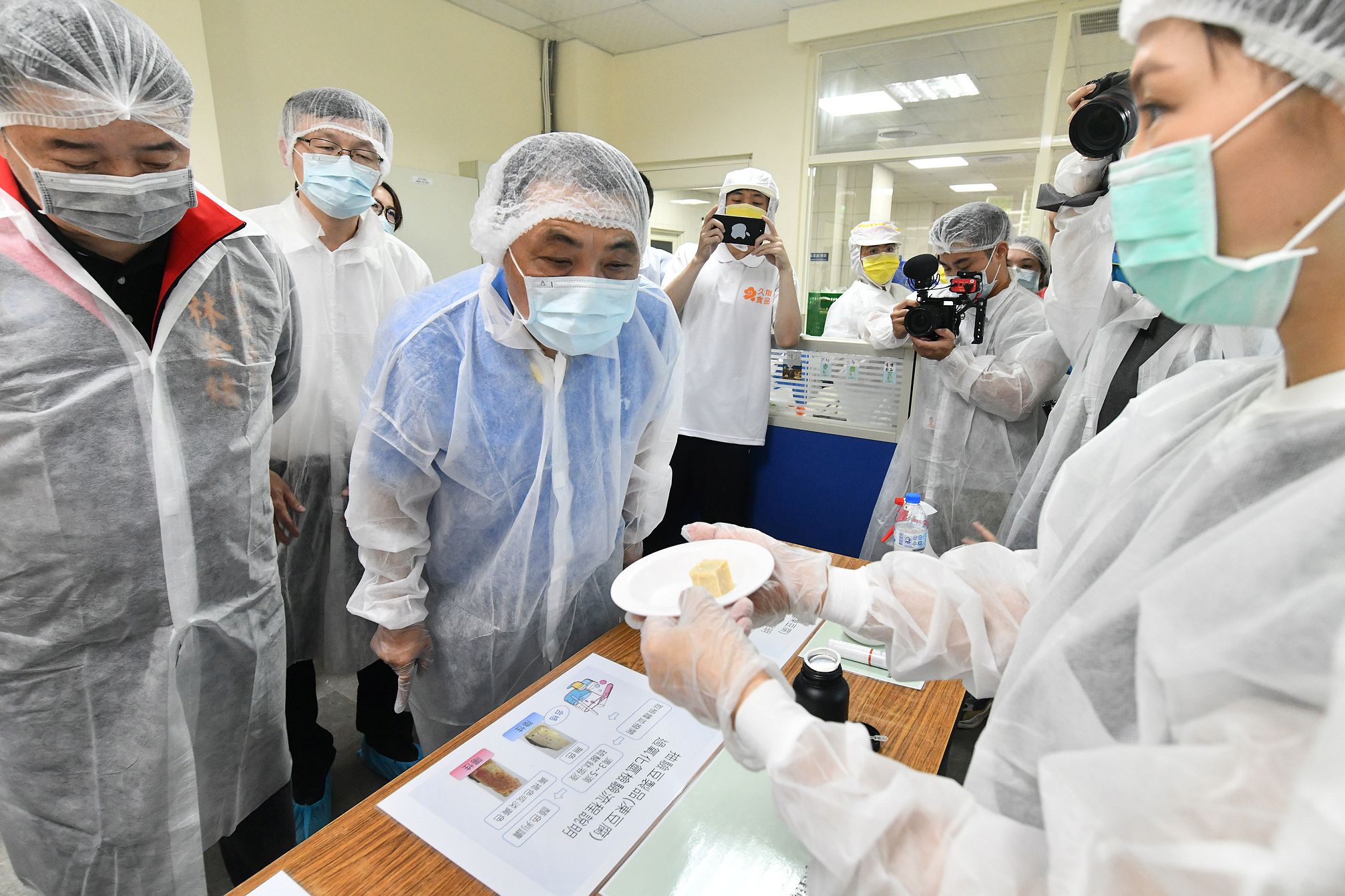 視察校園自立午餐食材驗收及抽查  侯友宜：持續增建自立...