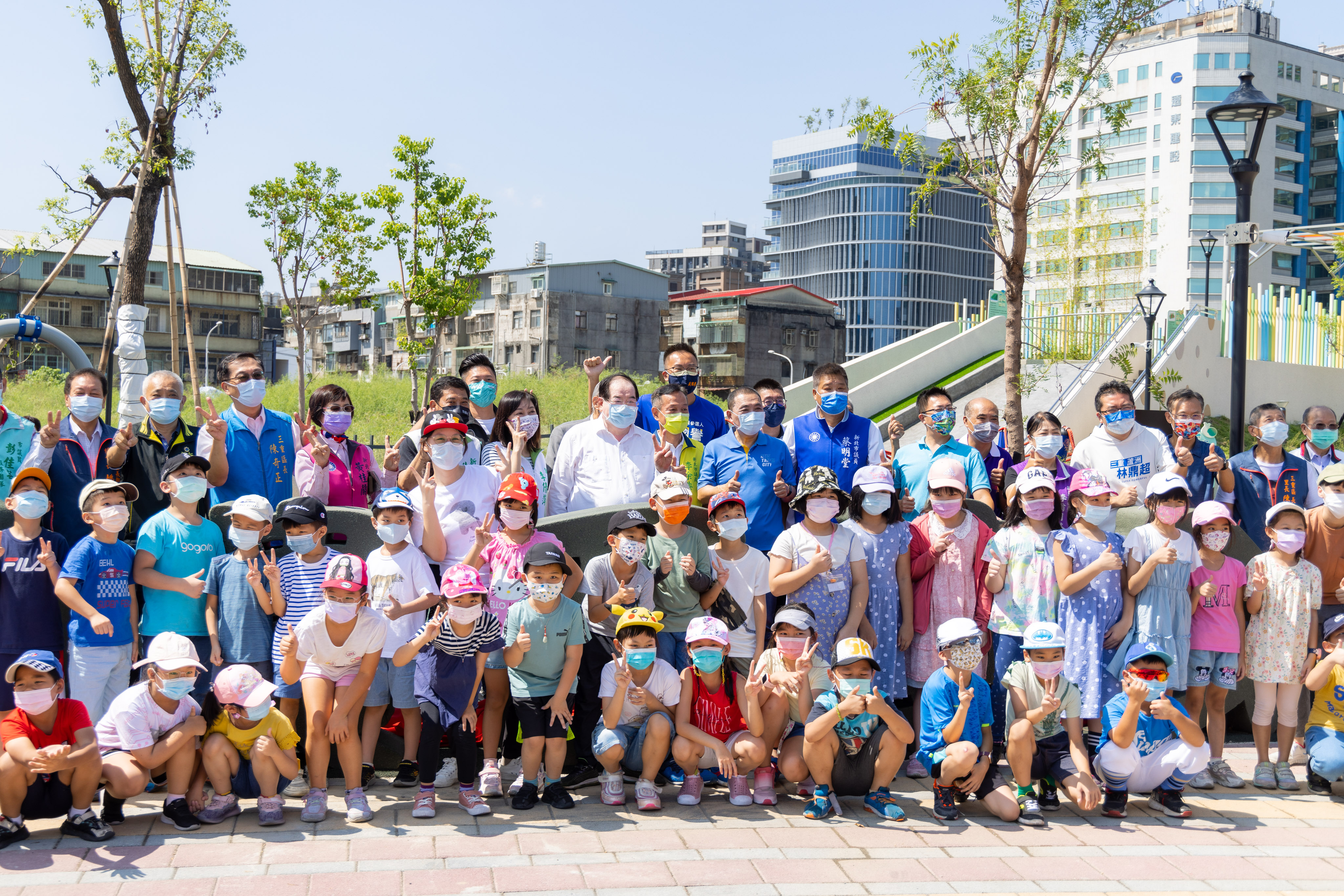 侯友宜為三重神農百草公園揭牌  園內種植108種藥草富含教...