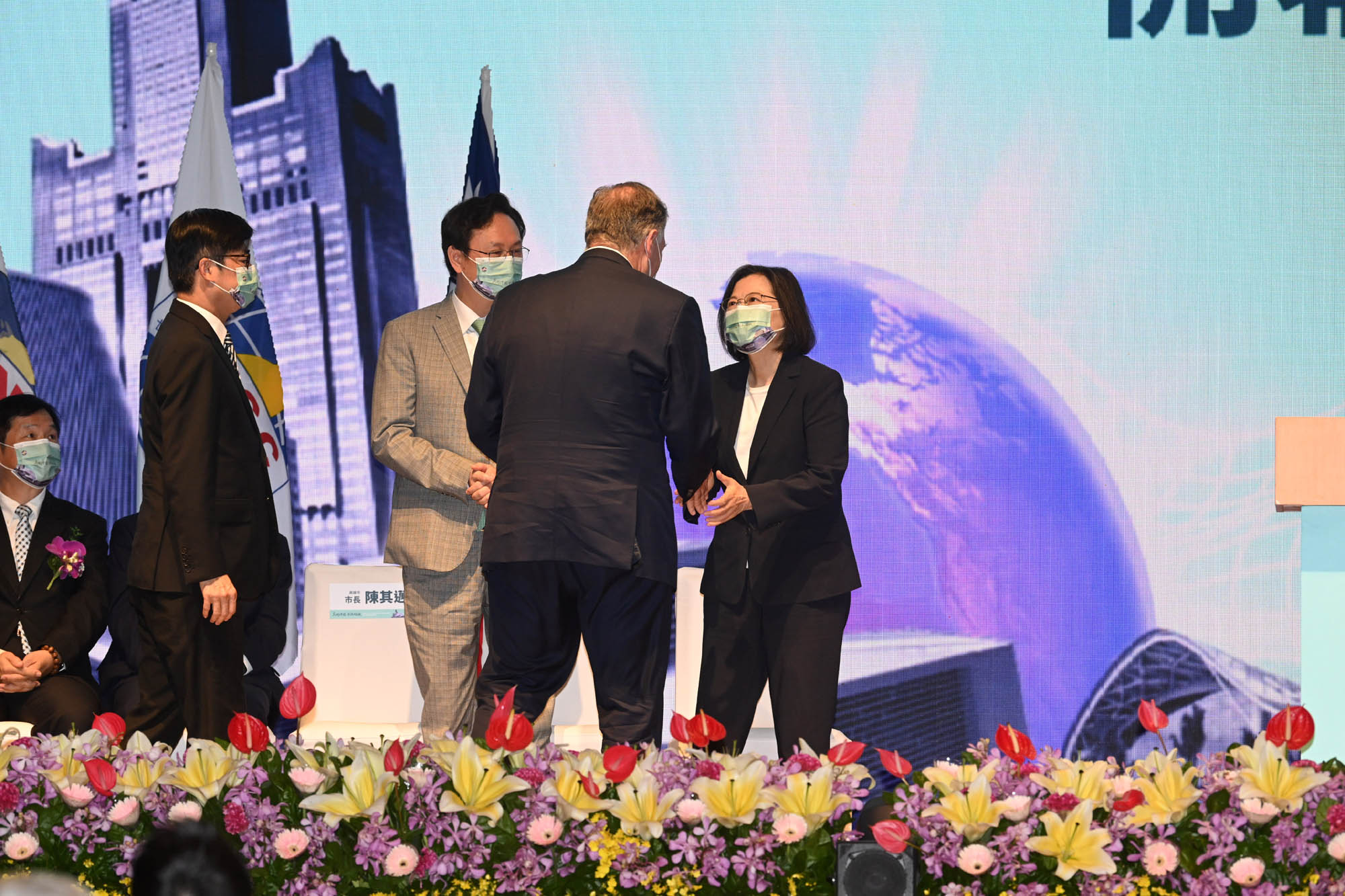 陪同總統出席世界台商總會年會 陳其邁：投資高雄是投資台灣最好的地方