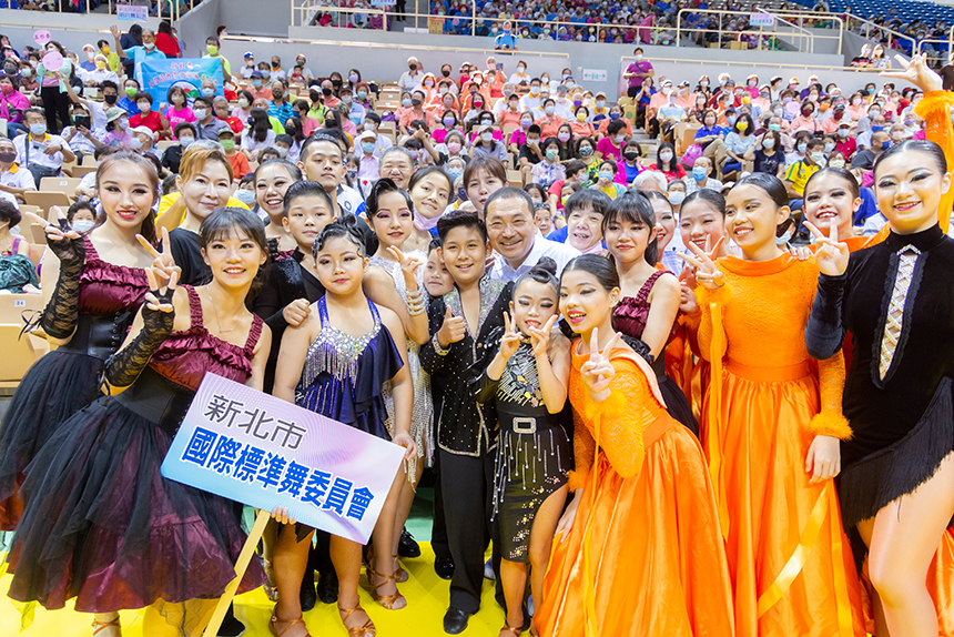 體育觀摩表演嘉年華於新莊體育館開幕  侯友宜到場祝賀成...