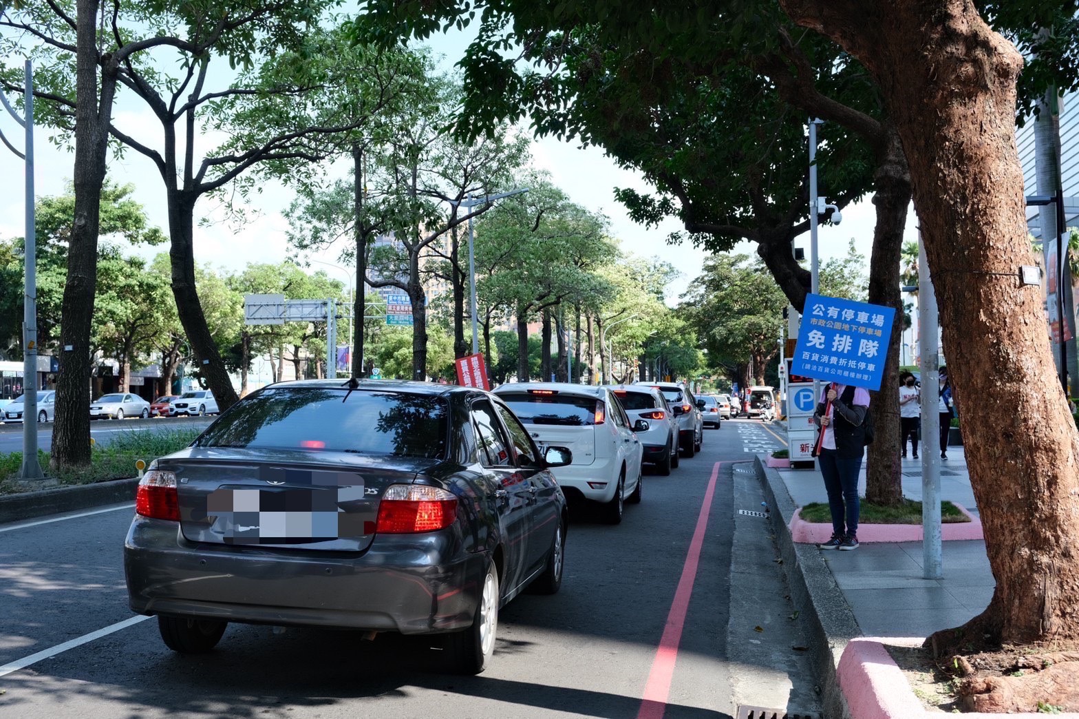 市政公園地下停車場優惠奏效 7期商圈停車免排隊...