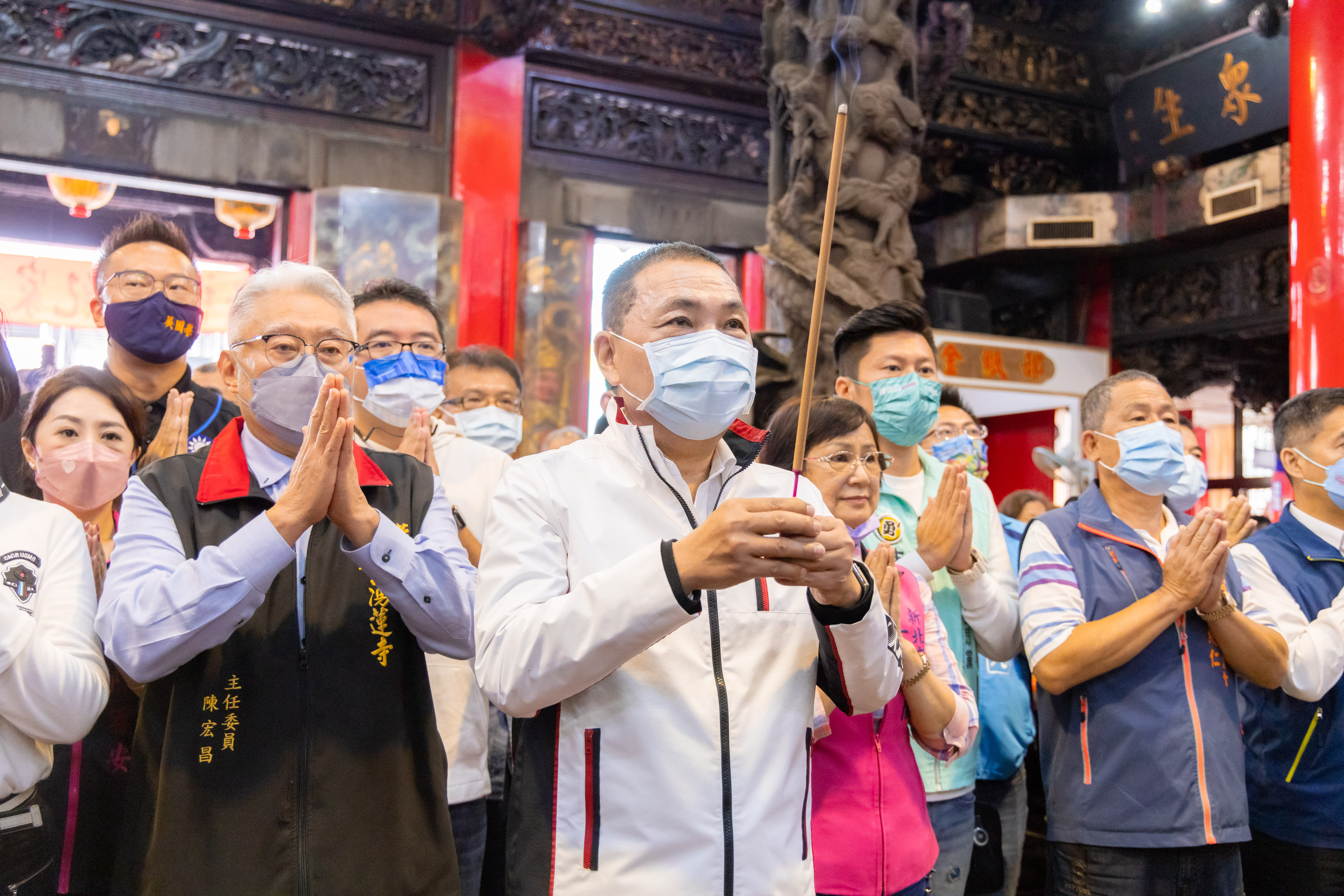 蘆洲湧蓮寺參拜祈福 侯友宜願國泰民安 新北平安 並感謝湧...