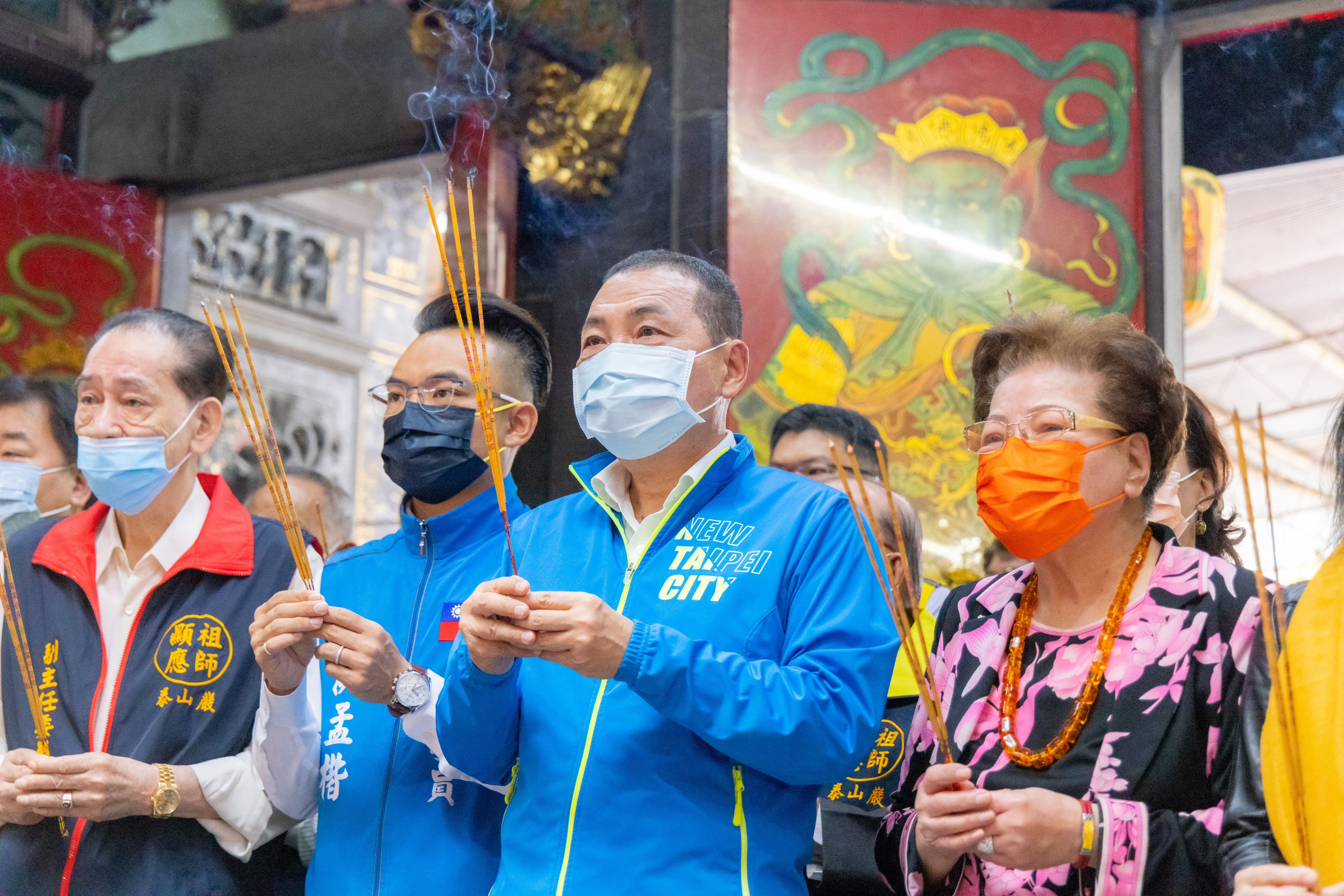 侯友宜赴泰山巖恭祝顯應祖師聖誕 祈求市民平安過好日...