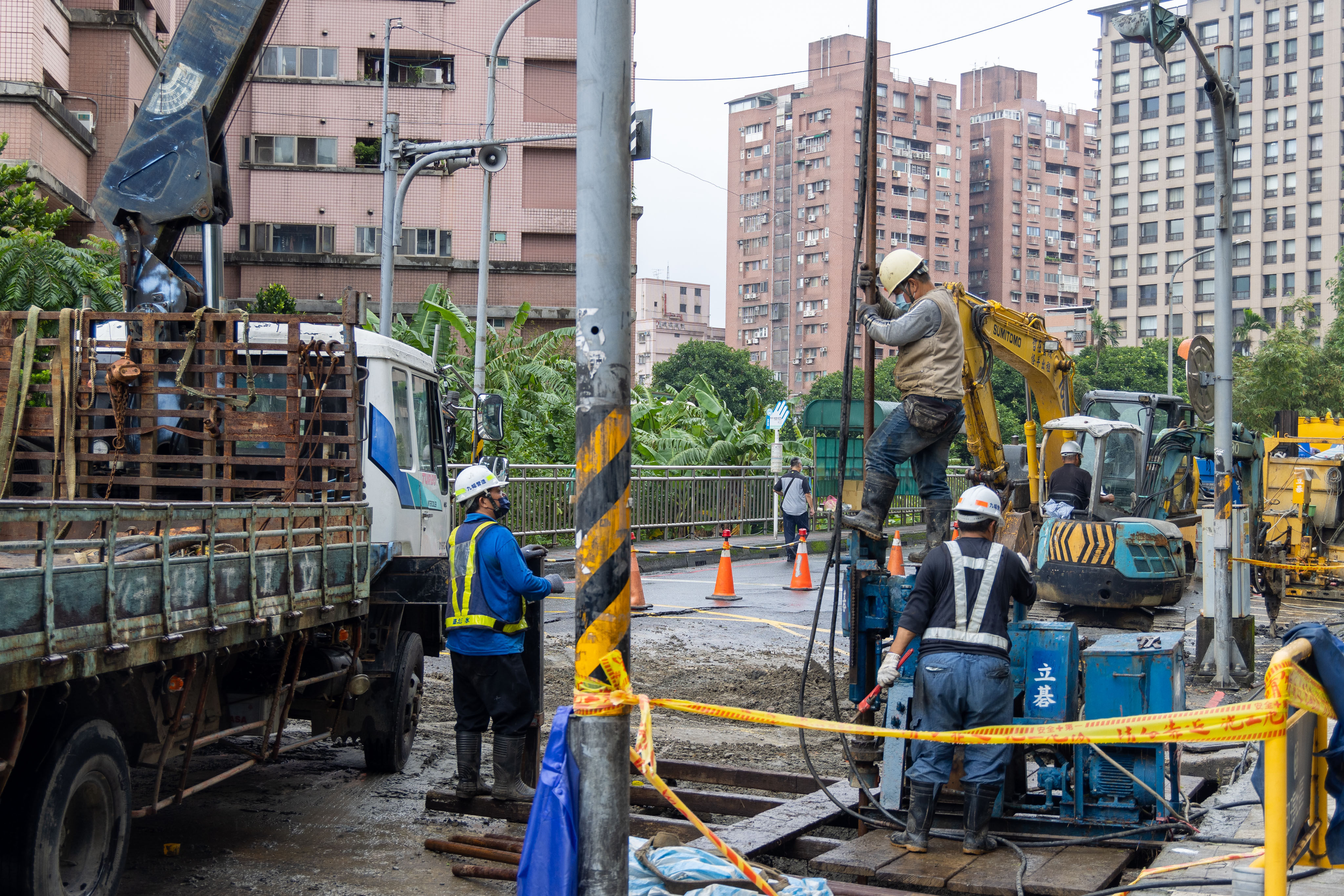 侯友宜視察汐止工建路道路下陷 修復工程力拚一週完工...