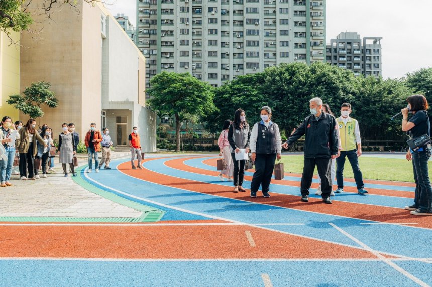 慈文國小操場及周邊設施整建完工  優質的校園環境  讓學童...