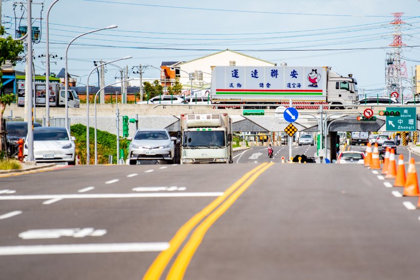 蘆興南路全線拓寬為20米四線道，改善桃園、蘆竹兩地交通  ...