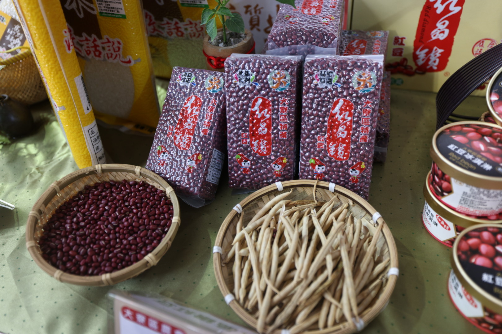 出席大寮紅豆食品推廣活動 陳其邁化身農特產品代言人...