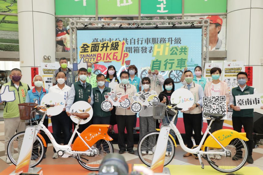 黃偉哲開箱台南公共自行車新品  微笑單車YouBike2.0明年上線...