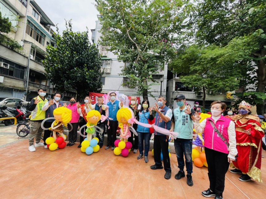 三重大永德公園園區健康步道啟用  花團錦簇樂悠閒...