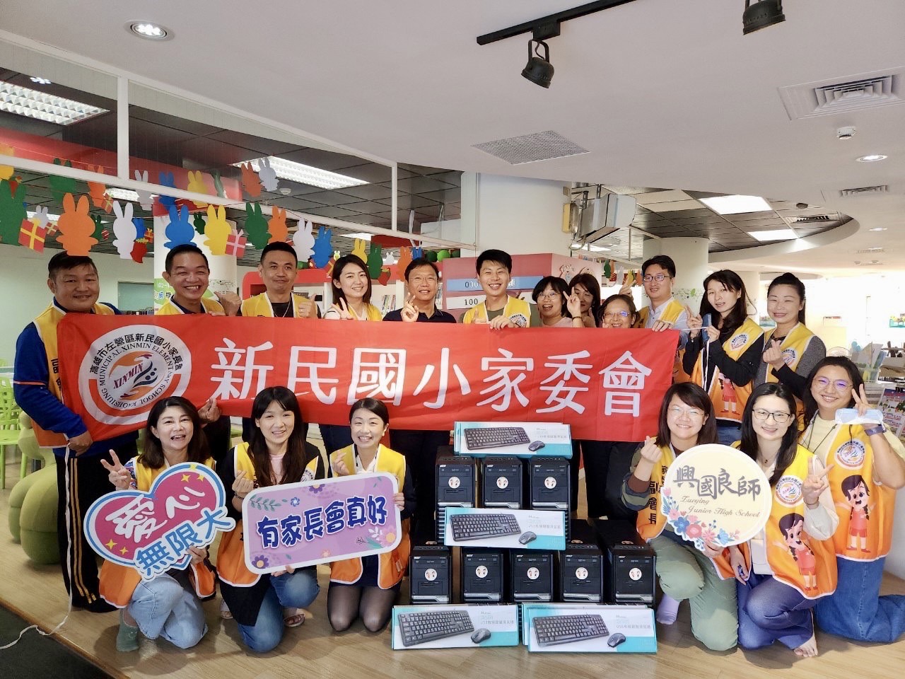 新民國小家委會捐贈學校新電腦  灌溉孩子夢想種子...