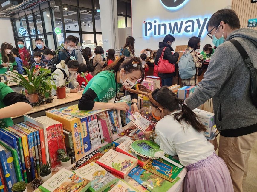 青年局「Pinway」推聖誕園遊會  歡慶佳節公益不停歇...