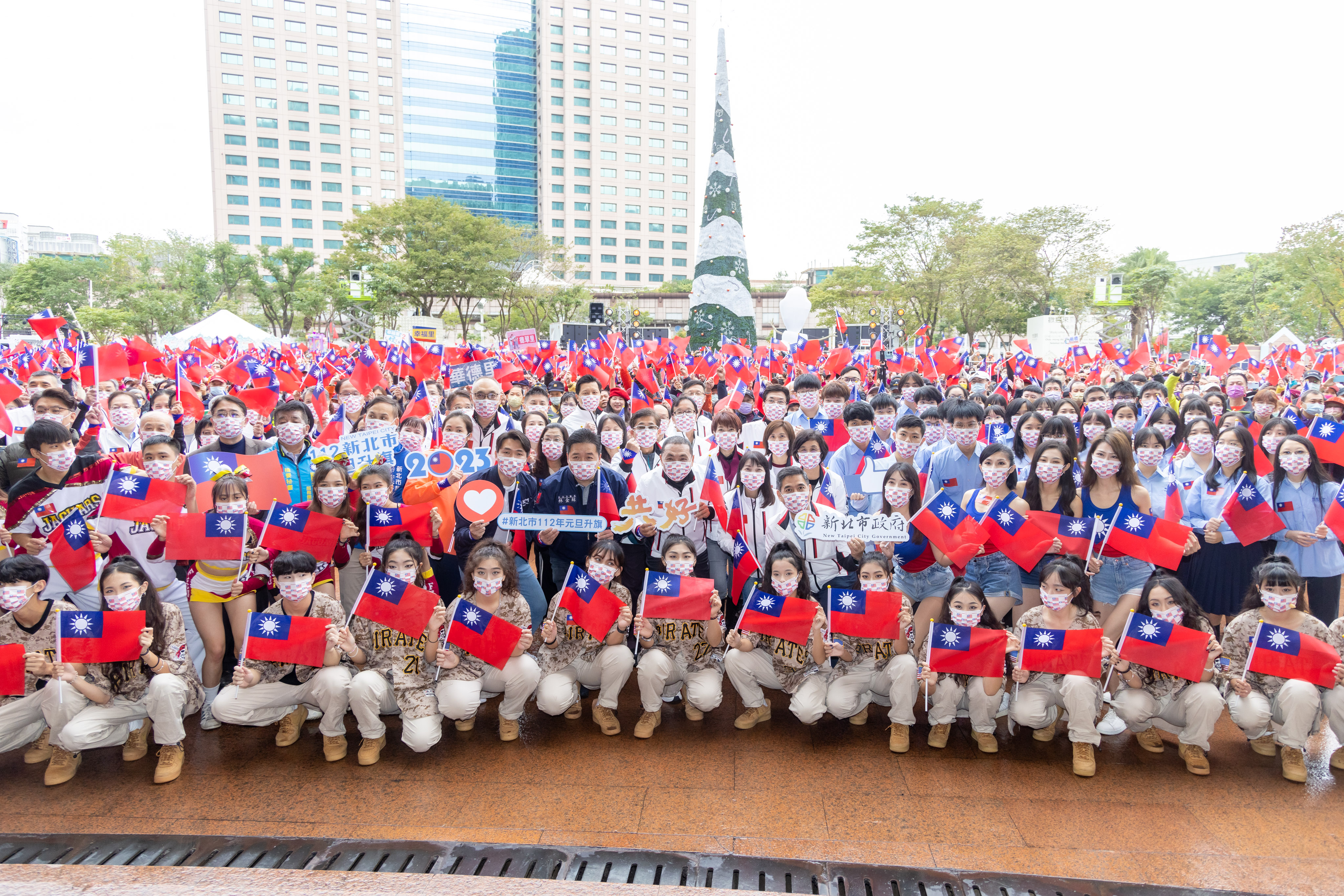 新北市112年元旦升旗典禮盛大登場 侯友宜盼社會「共好」團...