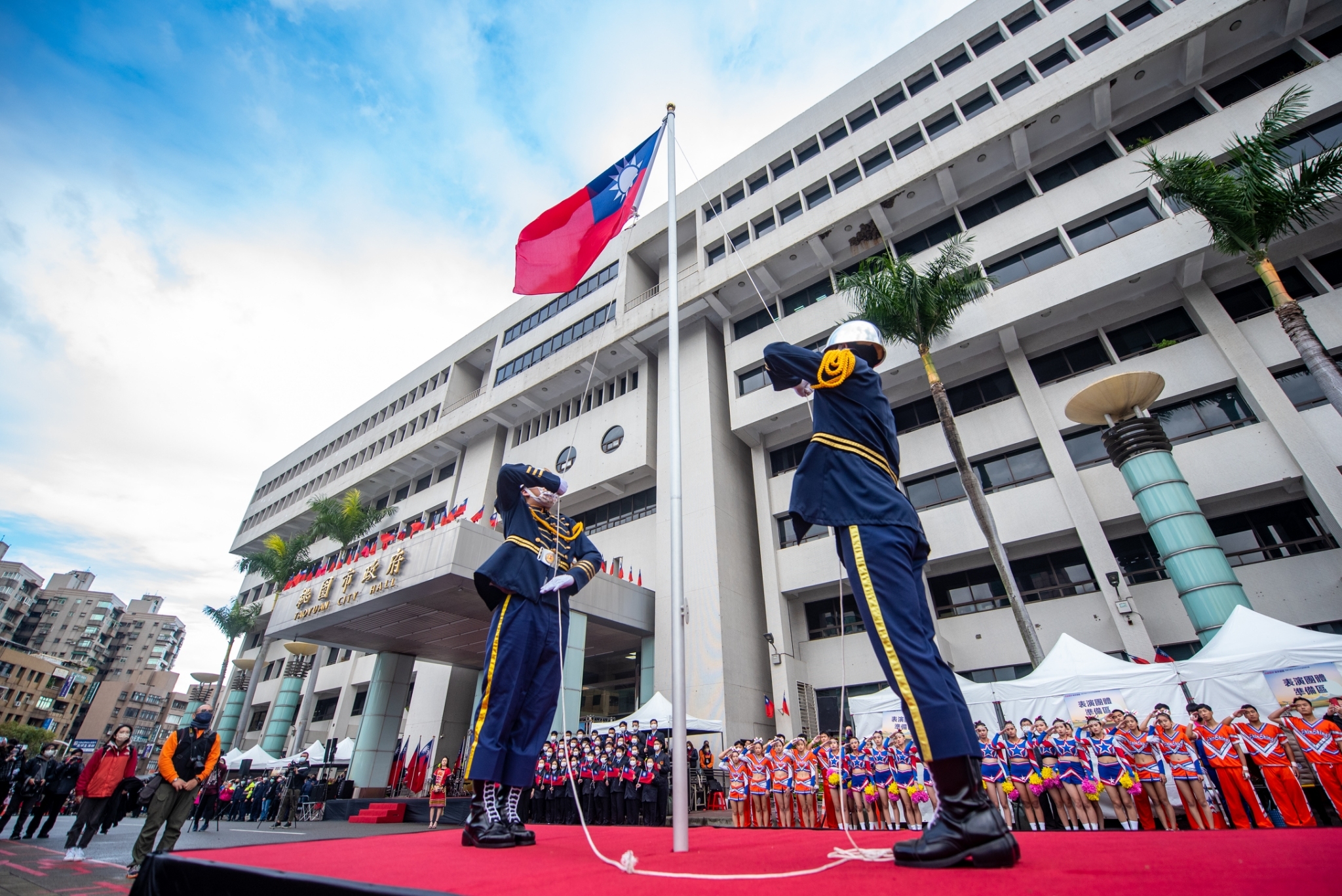 桃市112年元旦升旗 張市長期許不分黨派同心為桃園打拚...