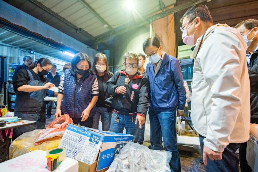 張市長視察桃園魚市場與果菜市場供貨情形  讓民眾安心採...