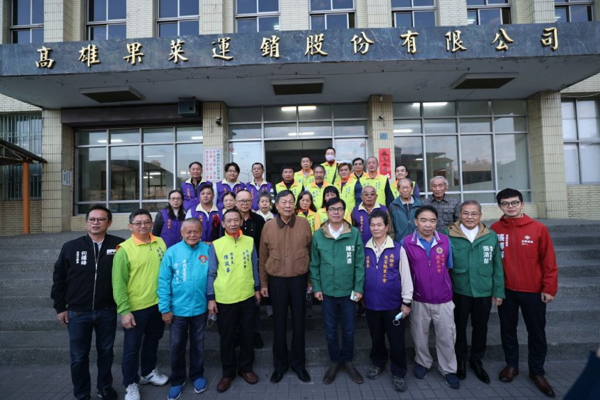 陳其邁清晨至果菜市場向民眾拜年  關心農產品批發市場情...