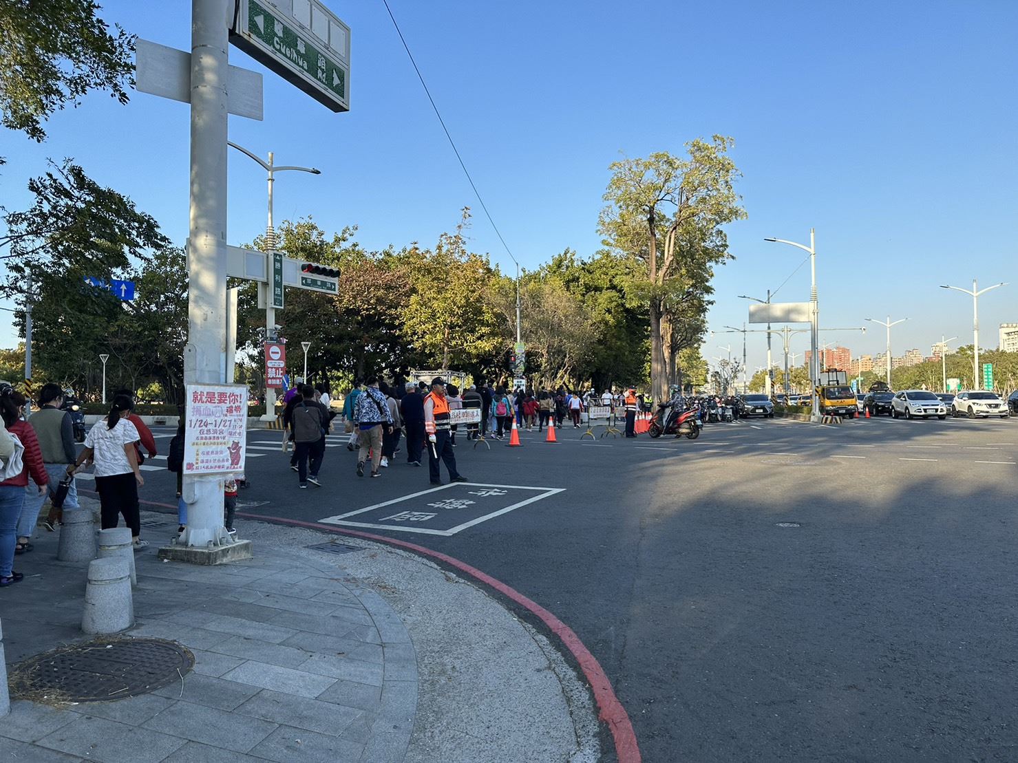 高雄蓮潭燈會交通管制設置行人徒步區  周邊道路平均行駛...