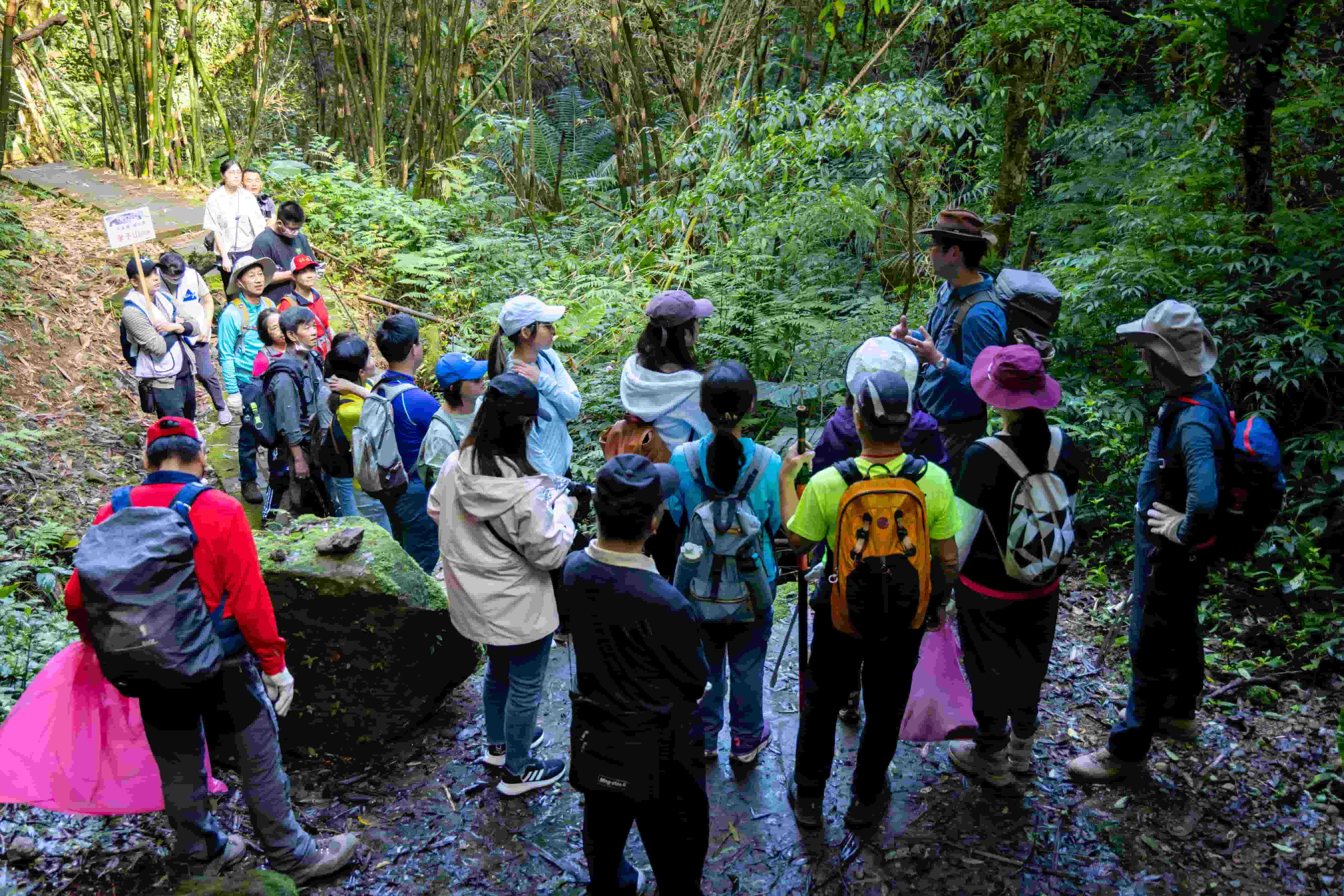 百人健行淨山趣 永續平溪愛地球...