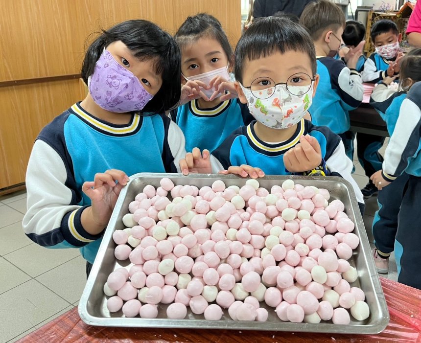 頭牙老幼搓湯圓  社區活力一整年...