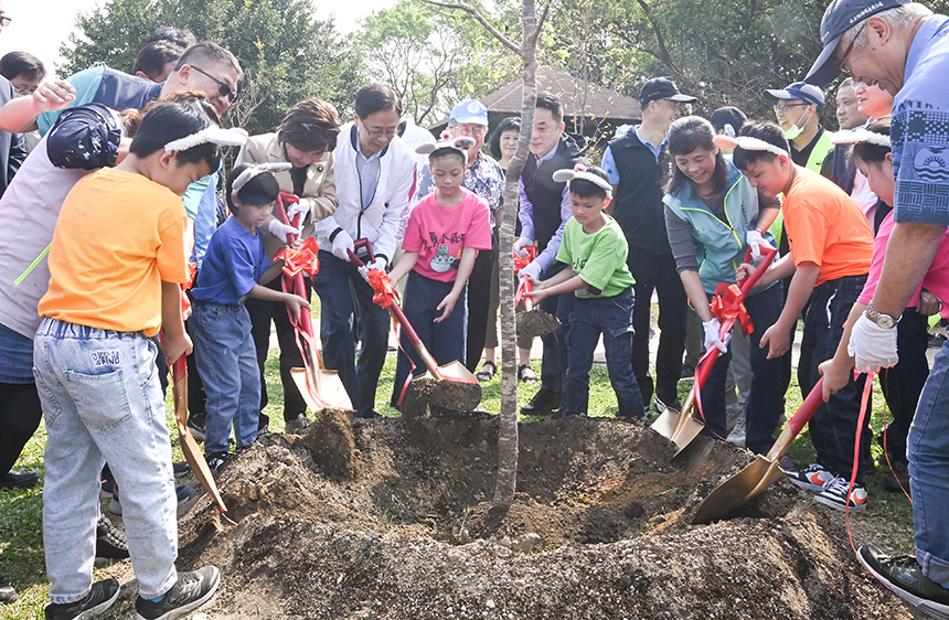 張善政號召市民「植樹節」種下千株樹苗  宣布「桃園市智...