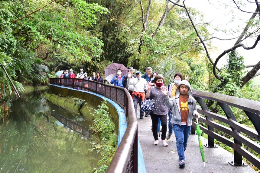 石岡電火圳生態步道啟用  500名親子搶先體驗...