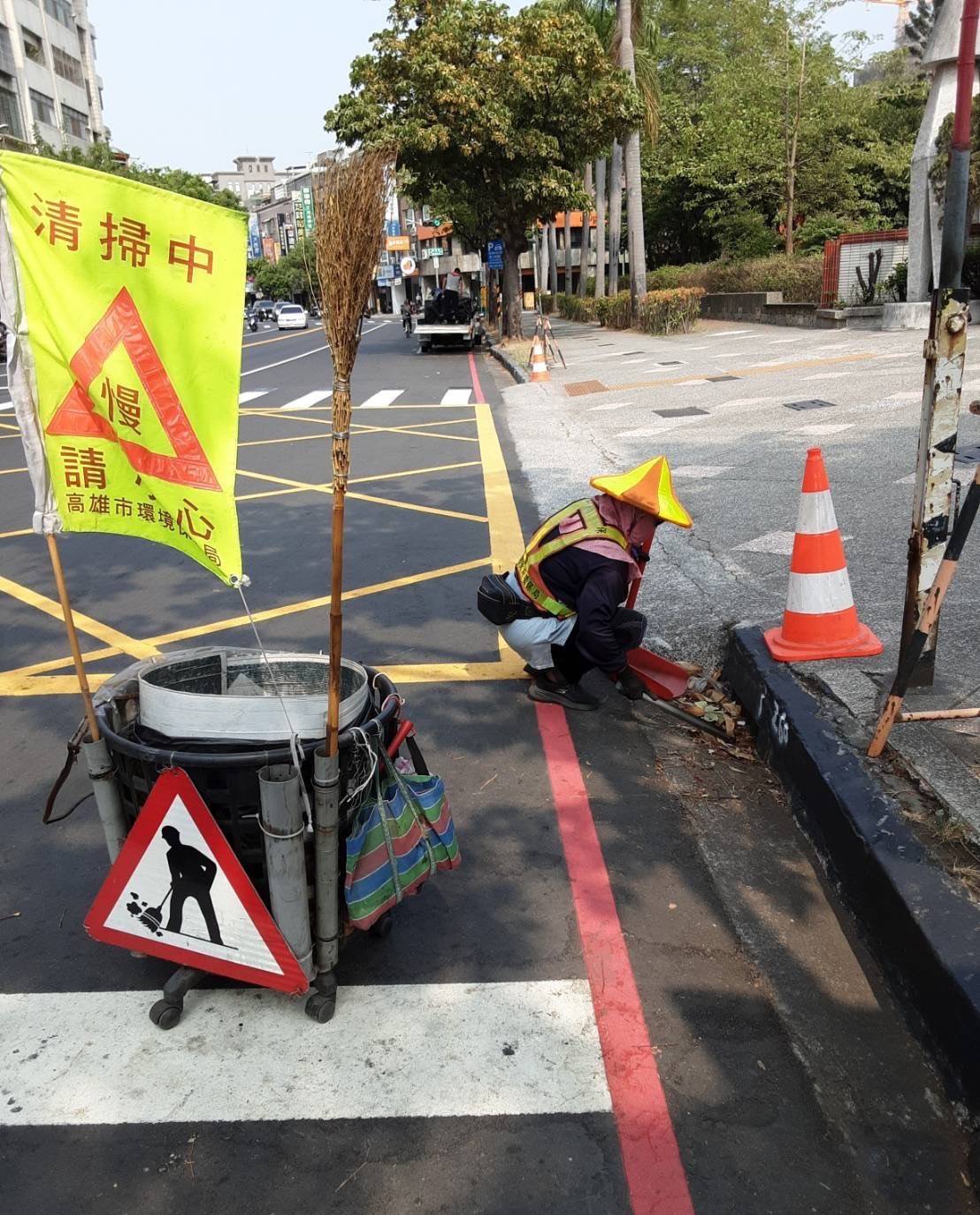 久旱未雨春雷接近  環保局加強側溝排水疏通