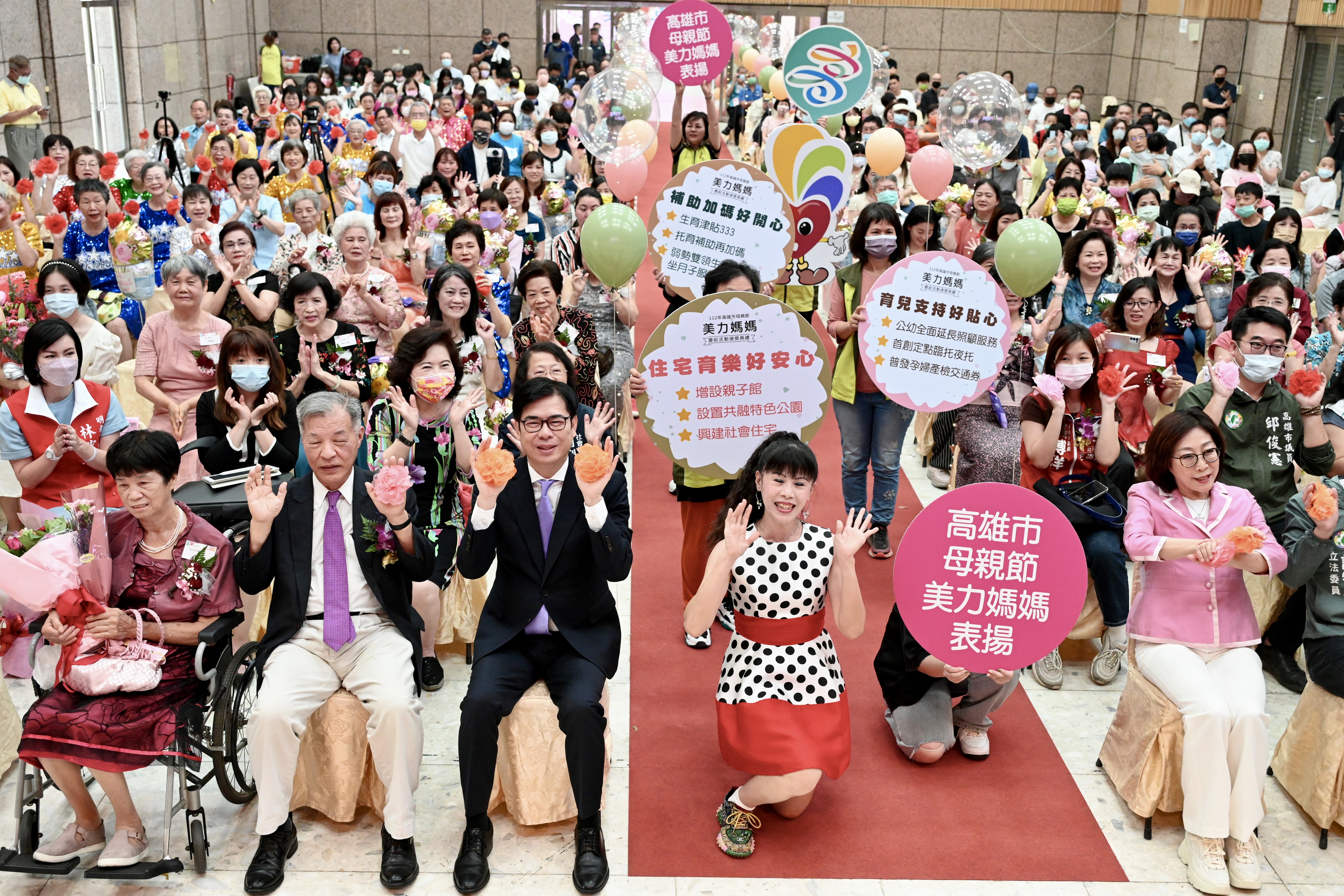頒發「母親節美力媽媽」獎項 陳其邁感謝母親們辛勞付出 ...