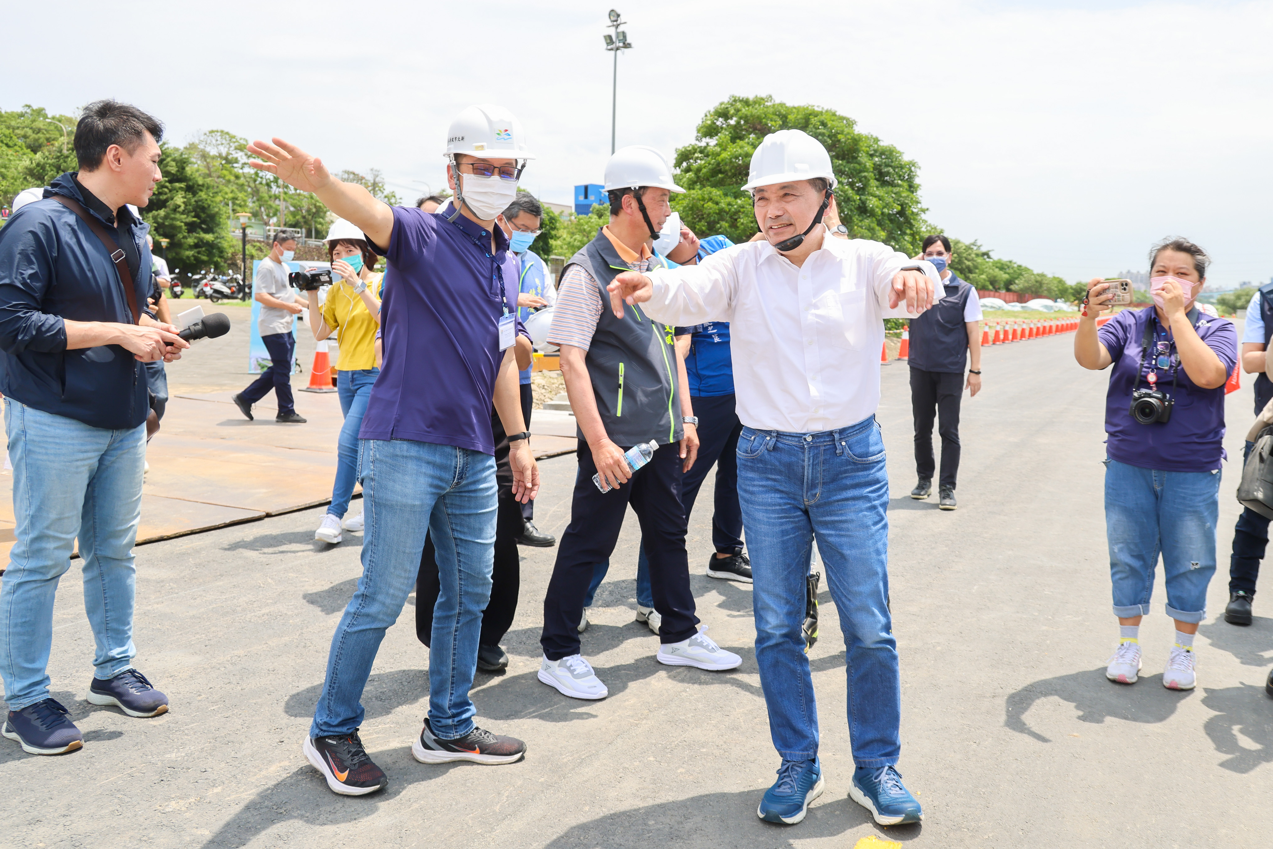 視察大漢溪堤外水岸廊道改善工程　侯友宜：疏濬也提升鶯...