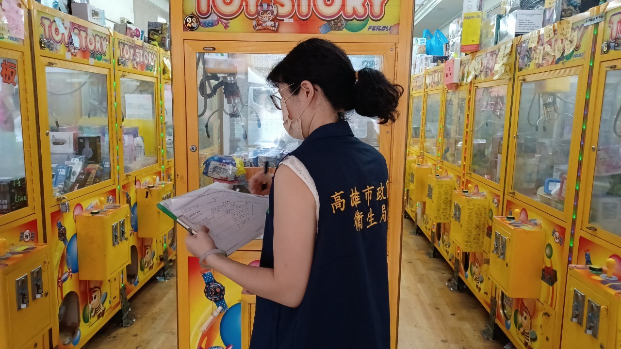高市府衛生局自助選物販賣機販售食品機台稽查  5家業者資...