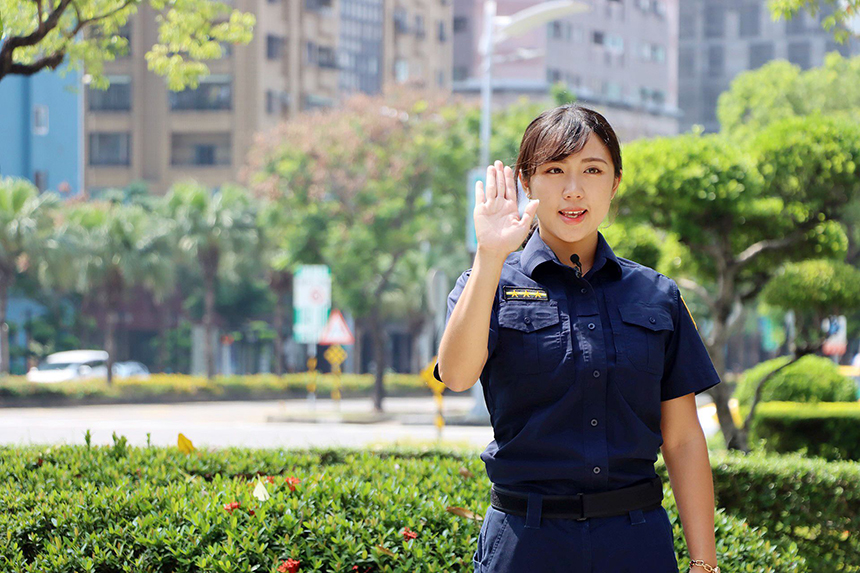 高雄市路口「嬌」點  宣導駕駛用路觀念「慢、看、停」...