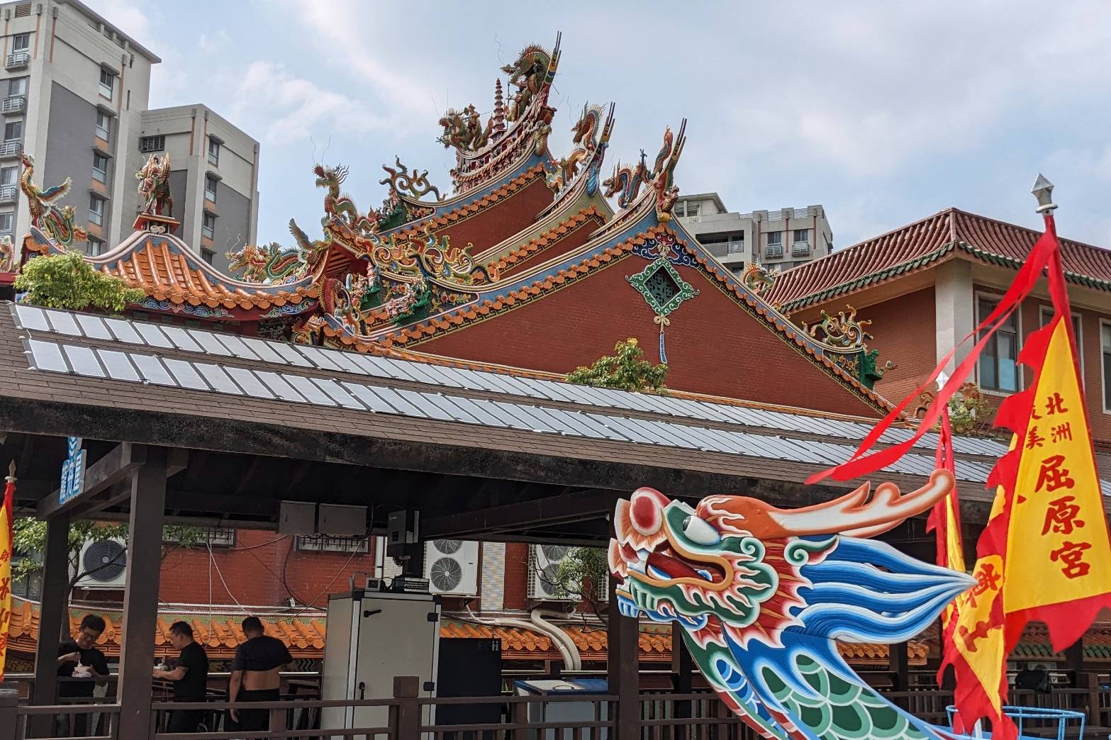 淨零轉型 與神同行 北市屈原宮引光創電 首座創能儲能示範...