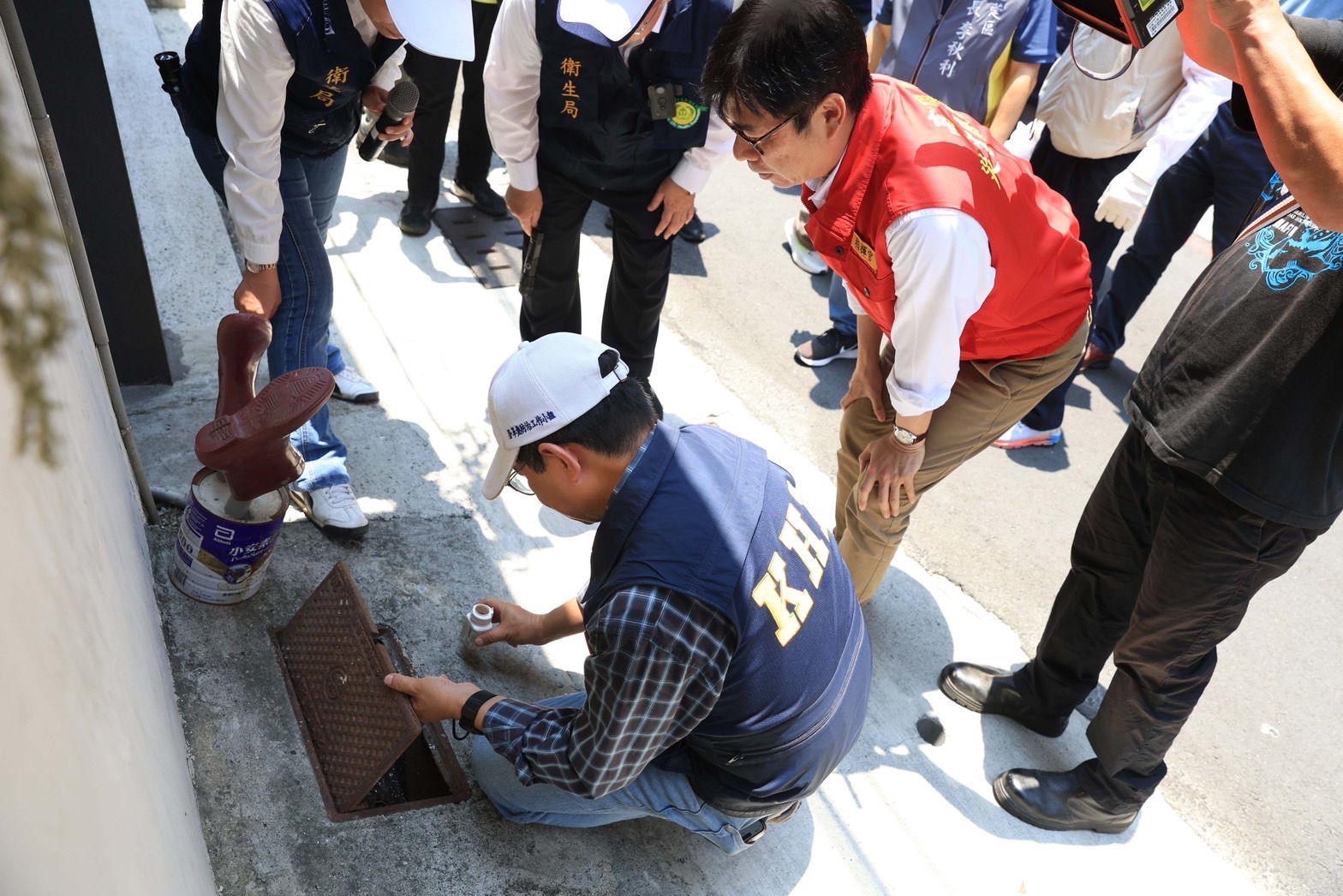 陳其邁市長視察茄萣區登革熱防治  疫情流行期間少許積水...