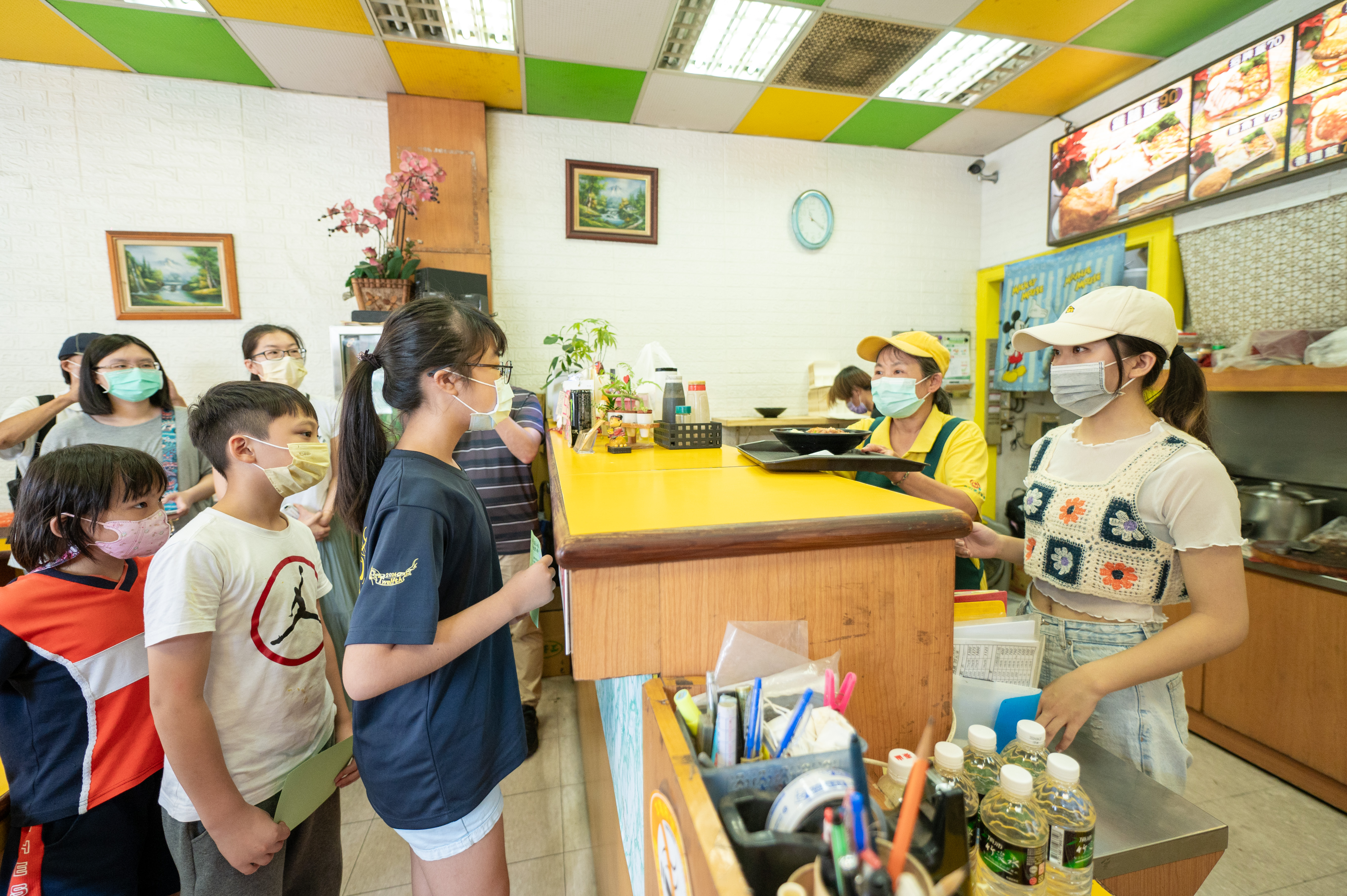 照顧經濟弱勢學童！112年7月起桃園寒暑假愛心午餐費調漲至...