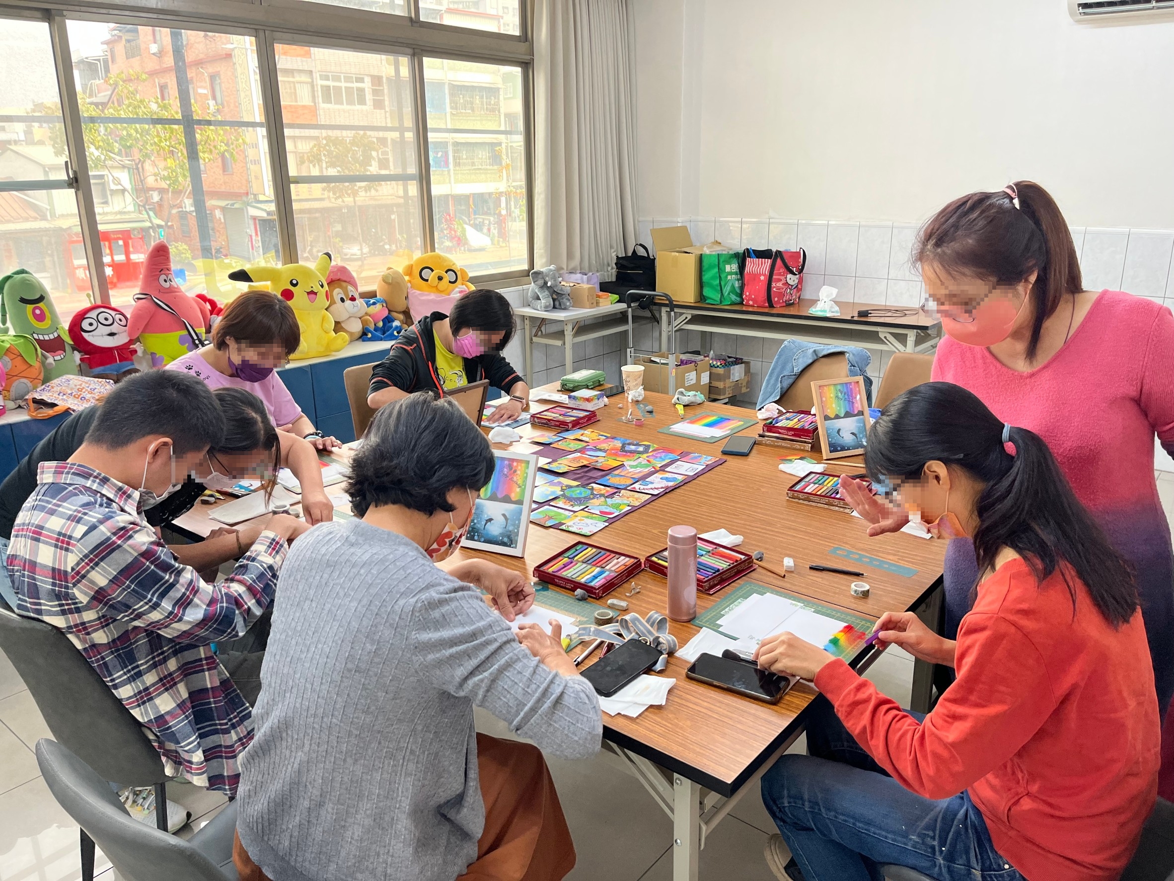 高市衛生局家庭照顧者支持服務 照顧的路上 我們陪著您...