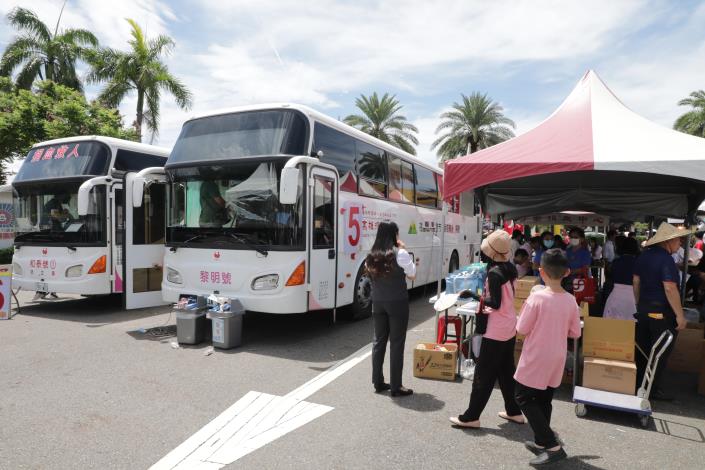 820房仲公益日   號召500人捐血...