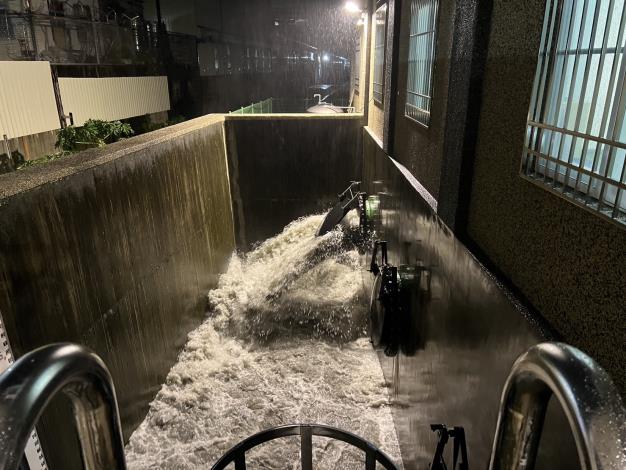 連日低壓系統帶來豪大雨 南市水利局持續抽水警戒全面備戰...