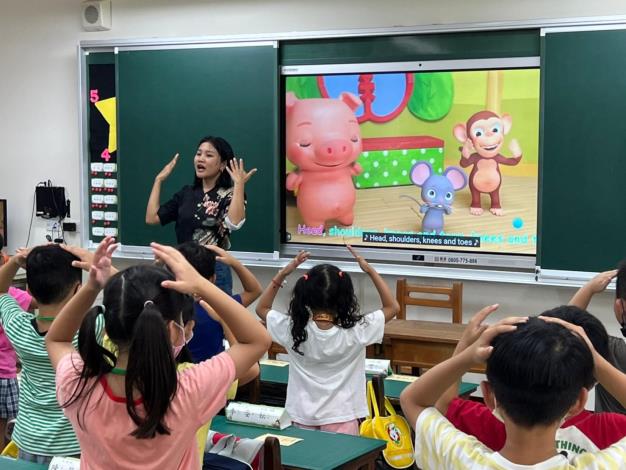 落實雙語教育  培養學生國際溝通...