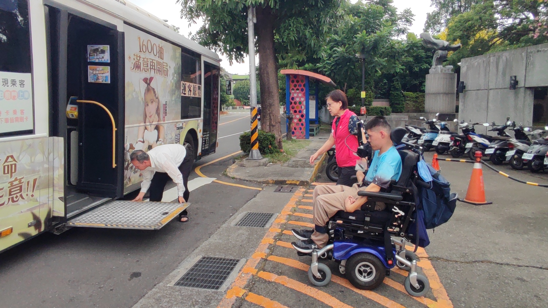 交通建設跟不上民間公車業者對身障者的關懷   議員要中市...