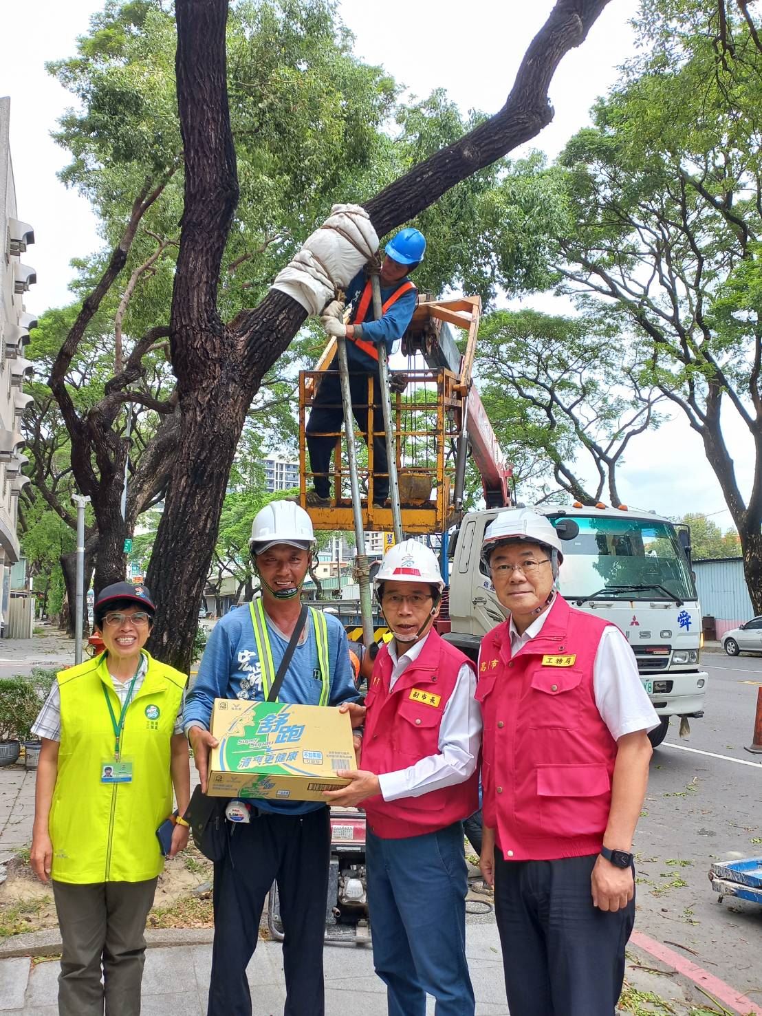 林欽榮副市長巡視並慰問小犬颱風樹木作業及人員