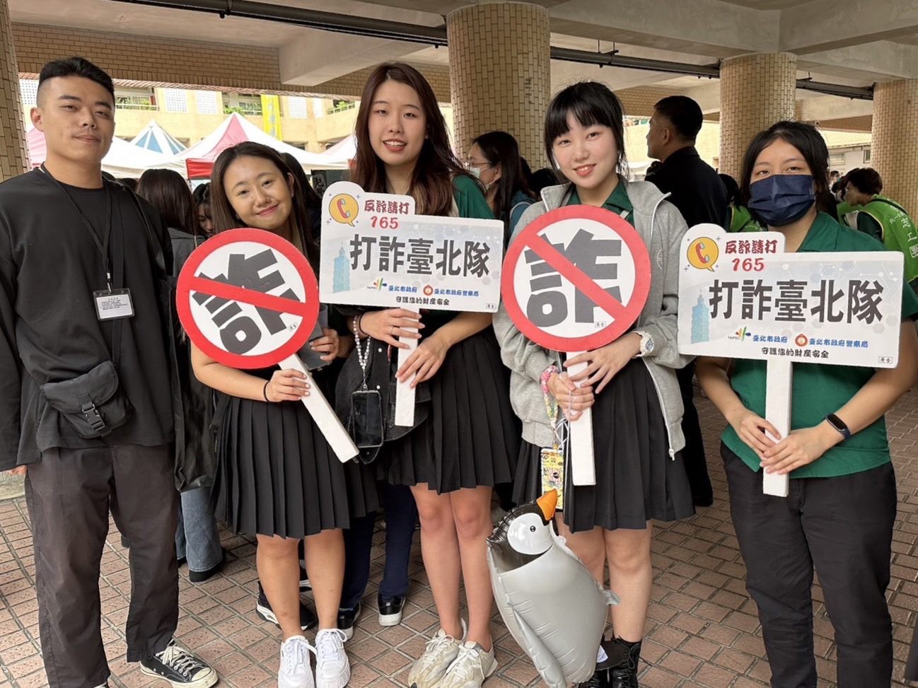 反詐學霸登場  北市警參加北一女校慶宣導識詐...