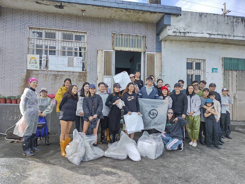 重油污染從綠島漂到東北角  新北環保局感謝各地志工協清...