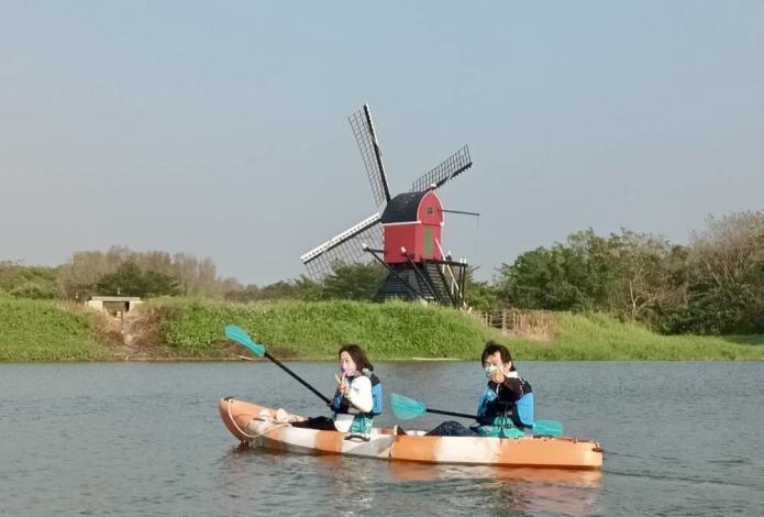 德元埤荷蘭村推獨木舟體驗  享受埤塘生態的樂趣