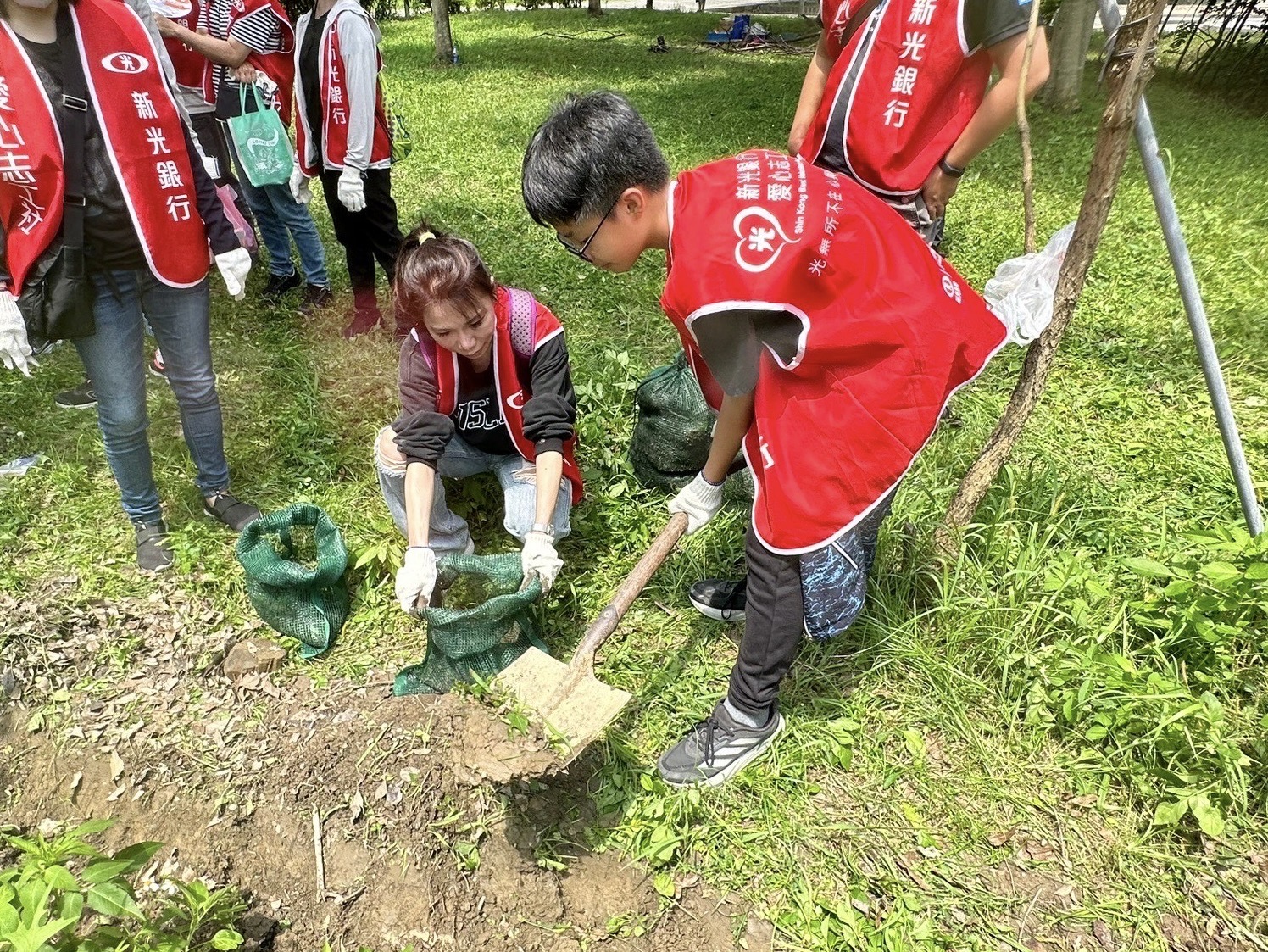 企業愛心總動員 號召志工守護新北濕地生態...