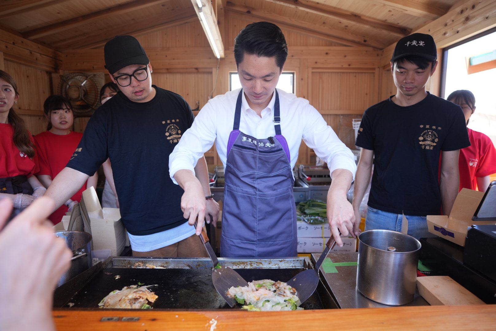 蔣萬安出席東京晴空塔臺灣季活動 展現廚藝、邀請各國朋友多來參加