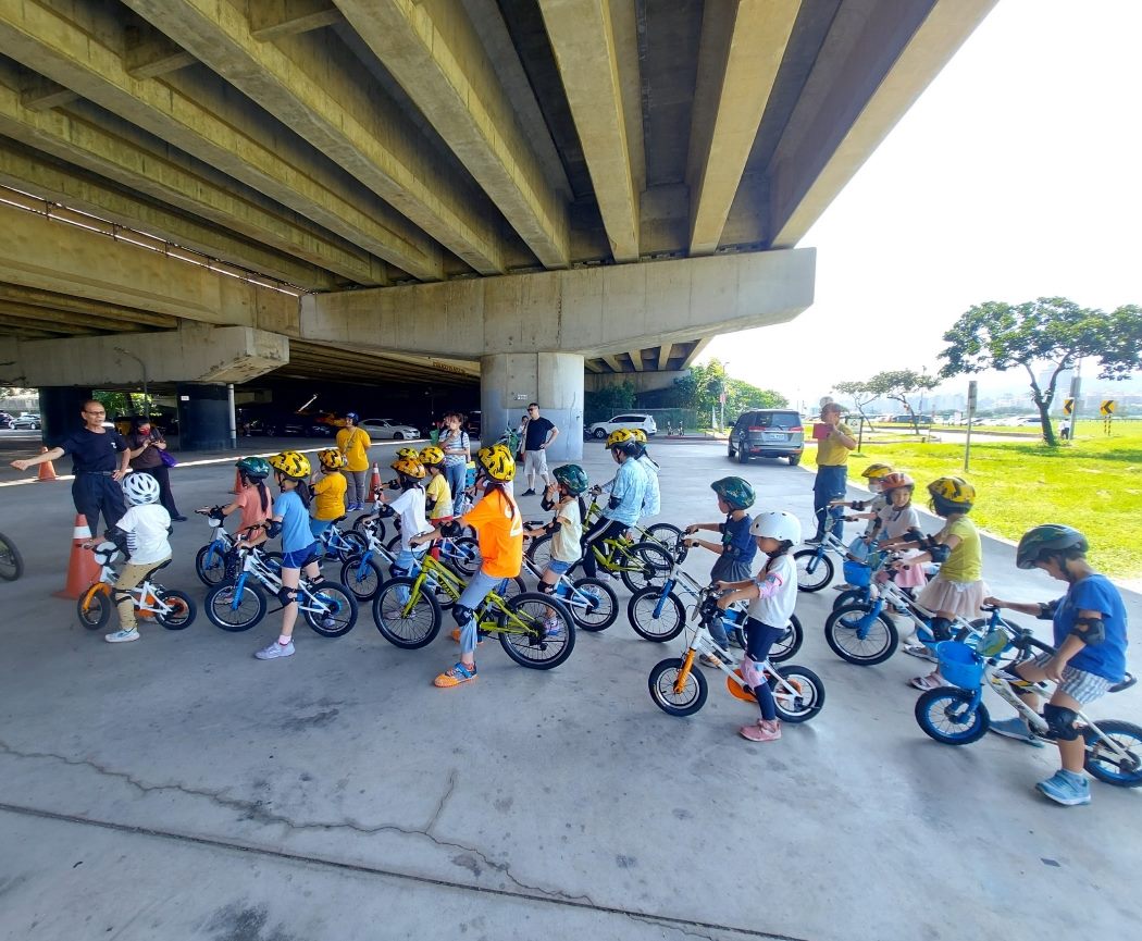 玩樂中學騎車 免費單車營即日起網路報名...