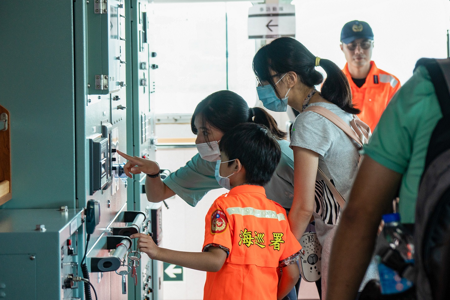 「八里港灣嘉年華」親水消暑登海巡艦   新奇體驗親子歡樂DI...